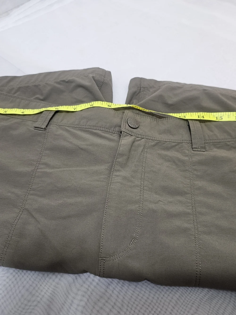 The North Face Men’s Olive Green Cargo Shorts Flat Front Button Zip Logo Size 38